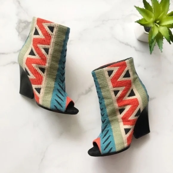 Burberry Shoes - 100% AUTHENTIC Burberry Multicolor Tapestry Bateson Peep Toe Bootie Size 38